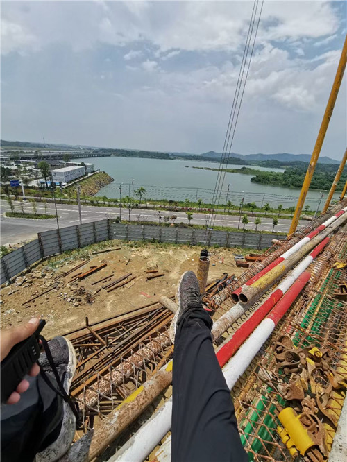 怀安县作业中发生设备损坏或人员意外，责任怎么划分？