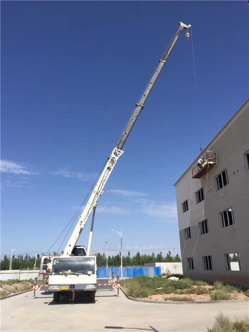 怀安县“轻装强干”—— 吊车的 “轻量化臂架” 技术